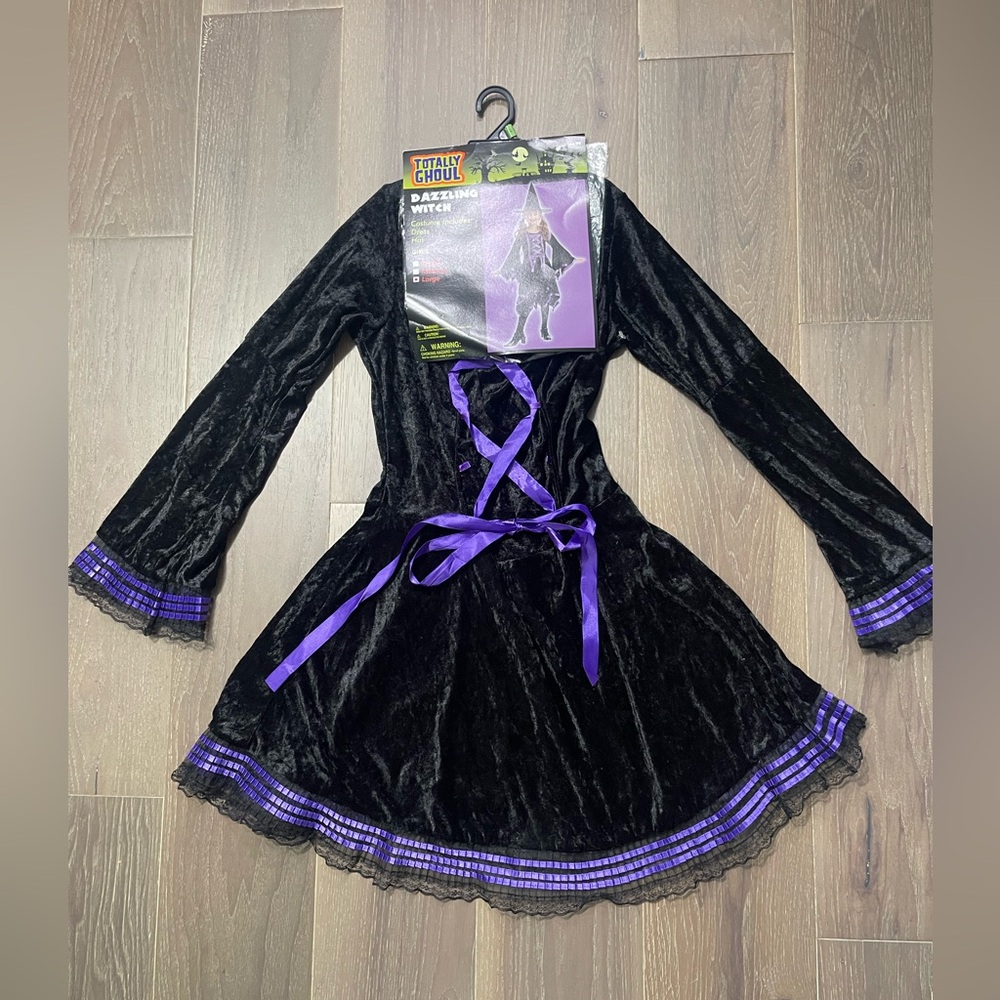 Totally Ghoul Dazzling witch. NWT large includes: dress/hat